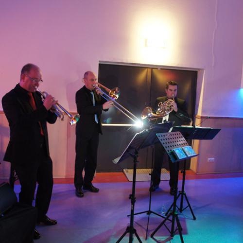 swingin01.jpg 80